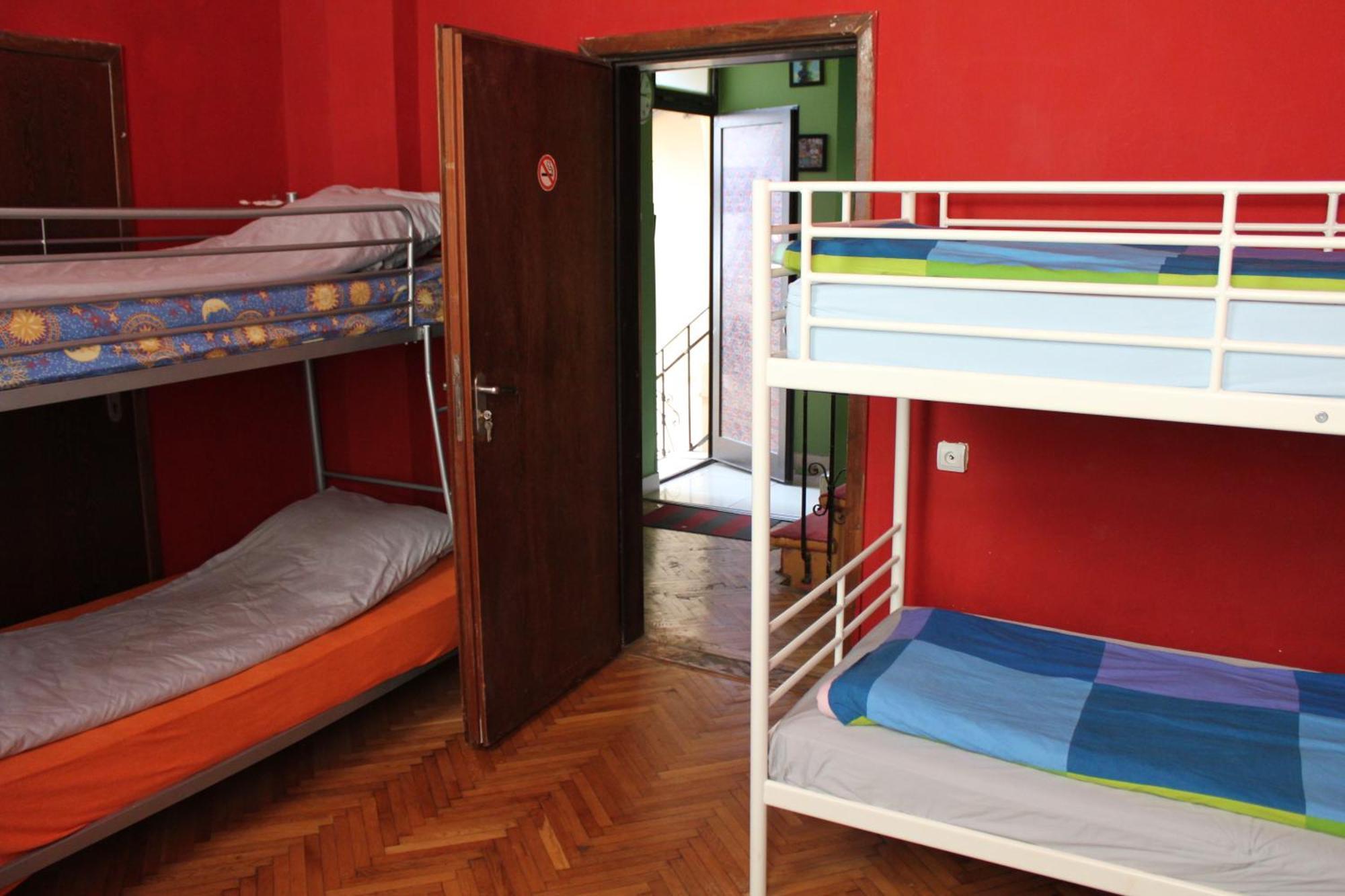 Fun House Vandrehjem Bukarest Eksteriør billede